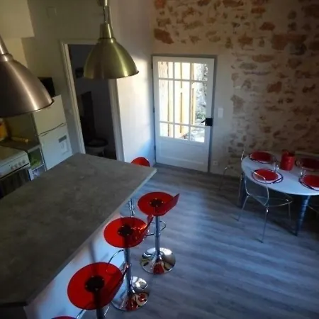 House La Maison De Zelie Larnagol